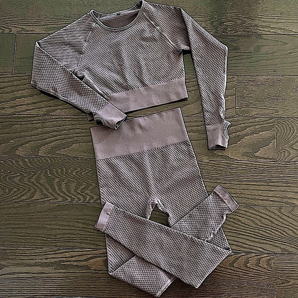 Balance Athletica Energy Long Sleeve Compression Crop Top & Leggings Set Quartz - Picture 15 of 16